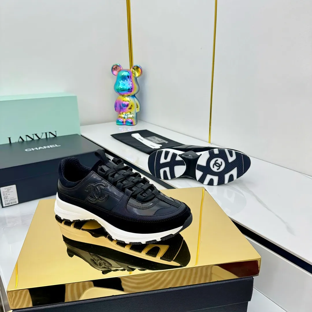 👟👟Ex-factory price 600👟👟High quality! ! ! CHANEL Chanel 25A latest thick-soled casual sports shoes. The counter is synchronized. The counter is very popular. It is a shoe that is very difficult to buy. The most popular thick-soled casual shoes on the Internet. As you can imagine, the most popular thick-soled casual shoes can not be missed. It has both good looks and comfort. Simple and versatile. The thick sole increases the height and is super versatile. Whoever wears it will look better. Upper: cowhide stitching. Lining: breathable mesh. Outsole: TPU original outsole. Size: 35-41 👉